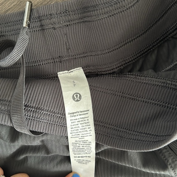 Lululemon Dance Studio Relaxed Fit Mid Rise Cargo Joggers SOLD OUT COLOR - Picture 3 of 4